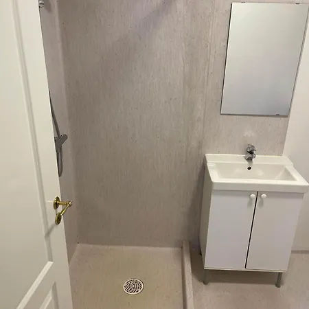 2br - Location *