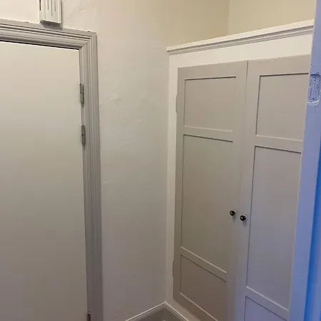 2br - Location