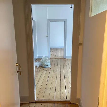 2br - Location