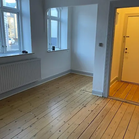 2br - Location *